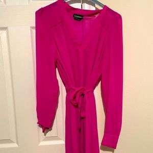 Knee length button down hot pink Bebe dress size 2 great condition brand new